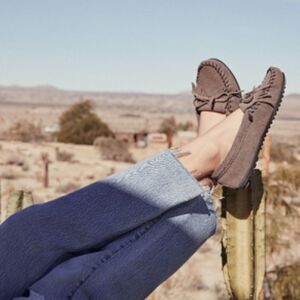 Minnetonka Kilty Grey Suede Classic Moccasins Size: 6